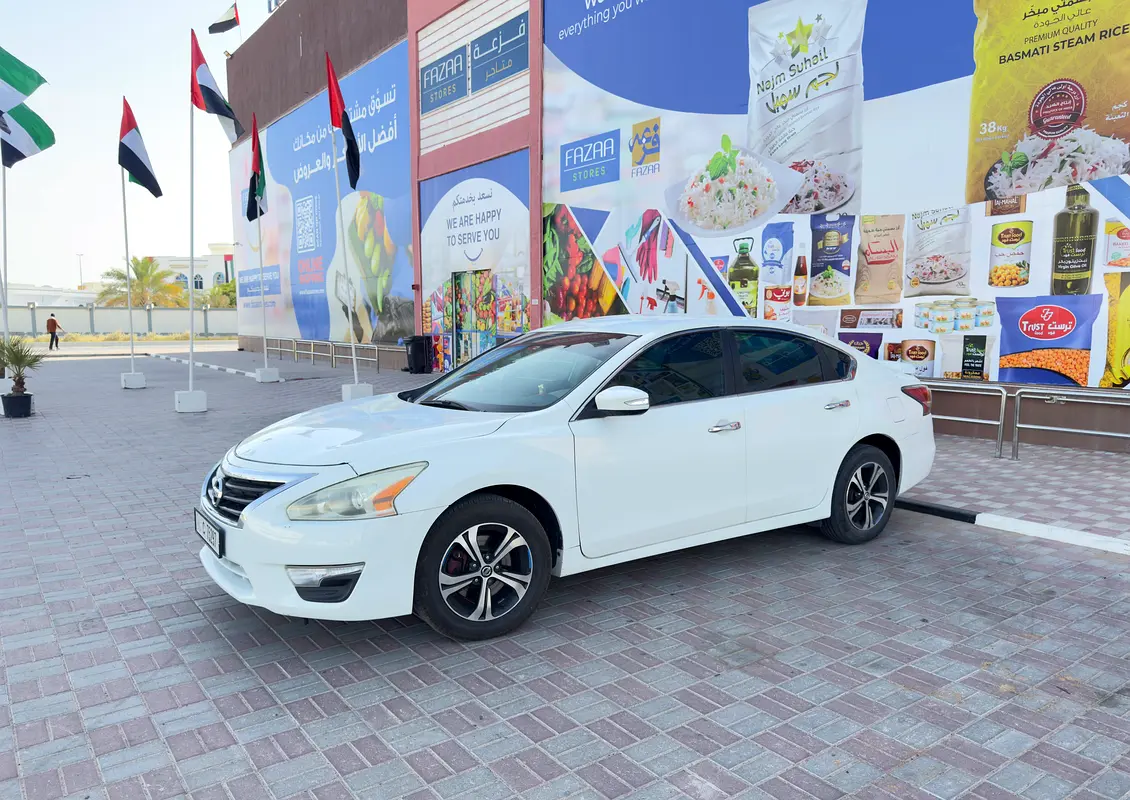 Nissan Altima 2016 — photo 1 of 8