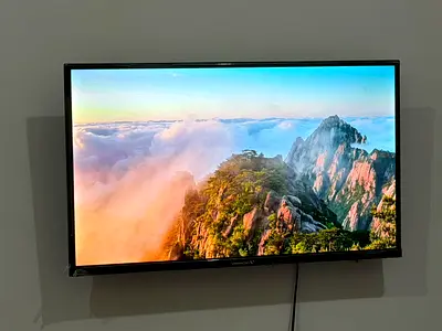 Classifieds: 32 inch Smart LED Flat Panel TV wall-mounted - Good ...