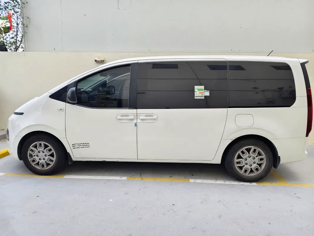 Hyundai Staria 2022 — photo 1 of 3