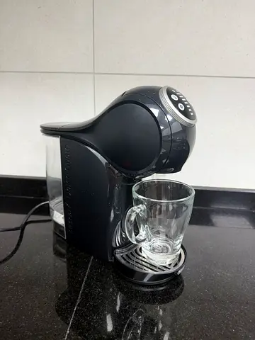 Dolce gusto - capsule coffee machine + 3 coffee glasses