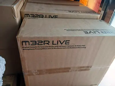 Midas   M32R   LIVE   -   Digital   Console   for   Live   and   Studio   with   40   Input-Channels