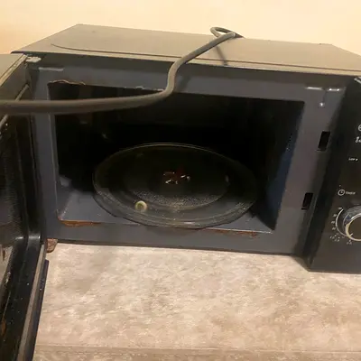 Used microwave oven - for parts / needs repair