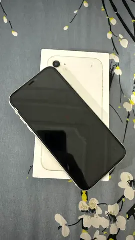 ايفون 11 ابيض 128GB نظيف جدا TDRA