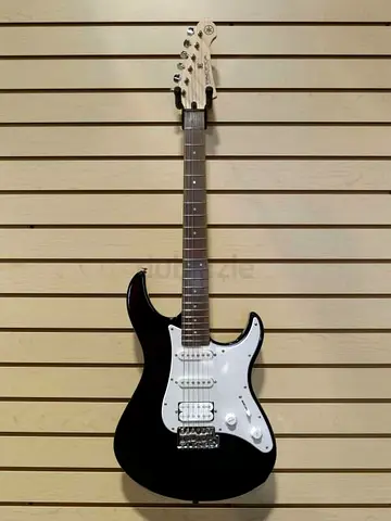 Yamaha Electric Guitar + Gigmaker Yamaha Amp