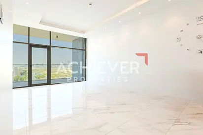 Large & Bright Unit | Well Maintained | Exclusive