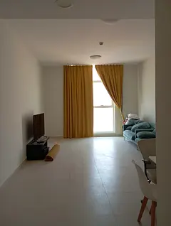 Free parking and open view. Spacious 2-bedroom apartment with 3 bathrooms, balcony and central AC in