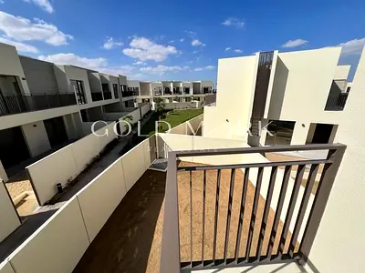 Corner Unit - Large Plot - Chiller free
