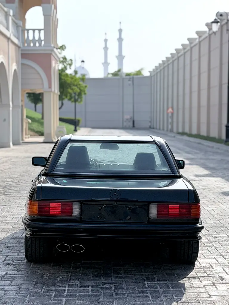 Mercedes-Benz SL-Class 1988 — photo 1 of 9