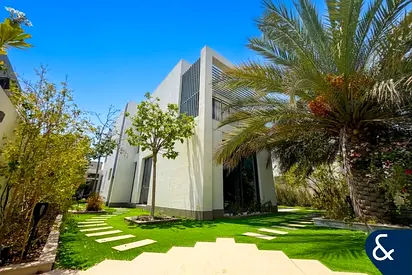Vacant | Golf Course | Private Garden | 4Bed