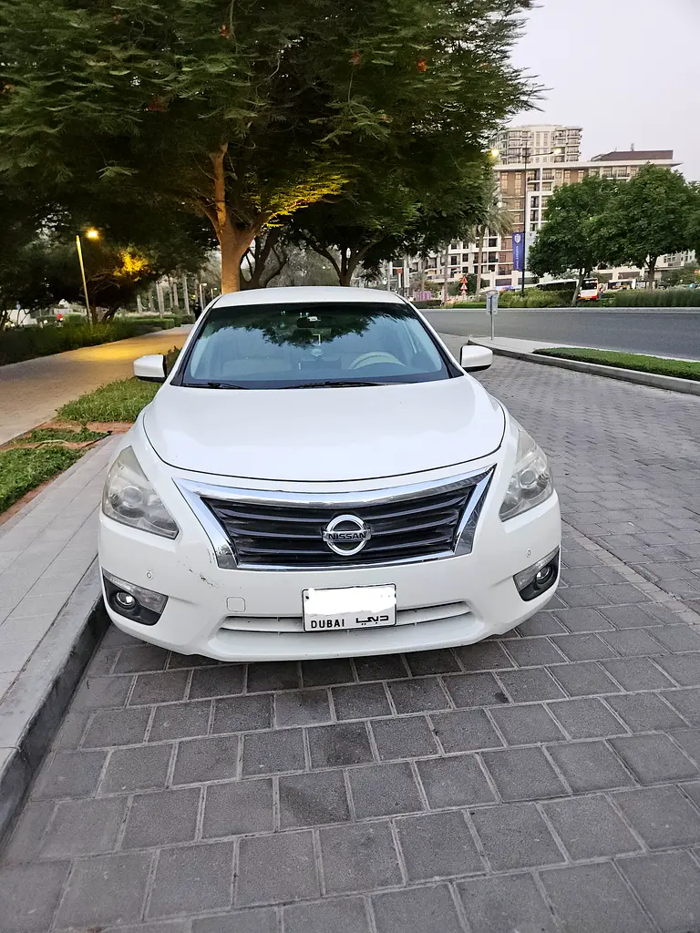 Nissan Altima 2013 — photo 1 of 12