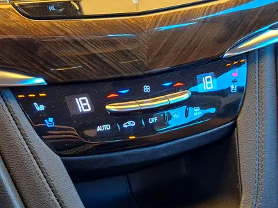 2021 Cadillac XT6 — фото 15
