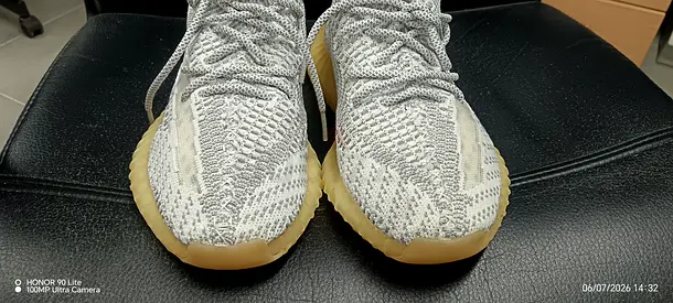 Adidas yeezy size 42
