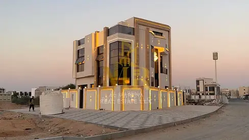 Modern design with a roof terrace, registration fees included, near the mosque, and at a negotiable price. Opportunity to own your dream villa! Moder