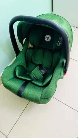 Green infant car seat / baby carrier - lightweight and clean condition
