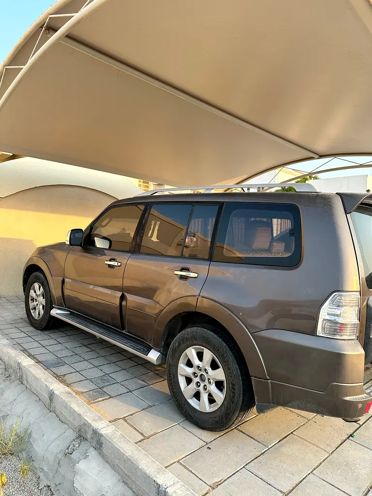 Mitsubishi Pajero 2011 — photo 1 of 3
