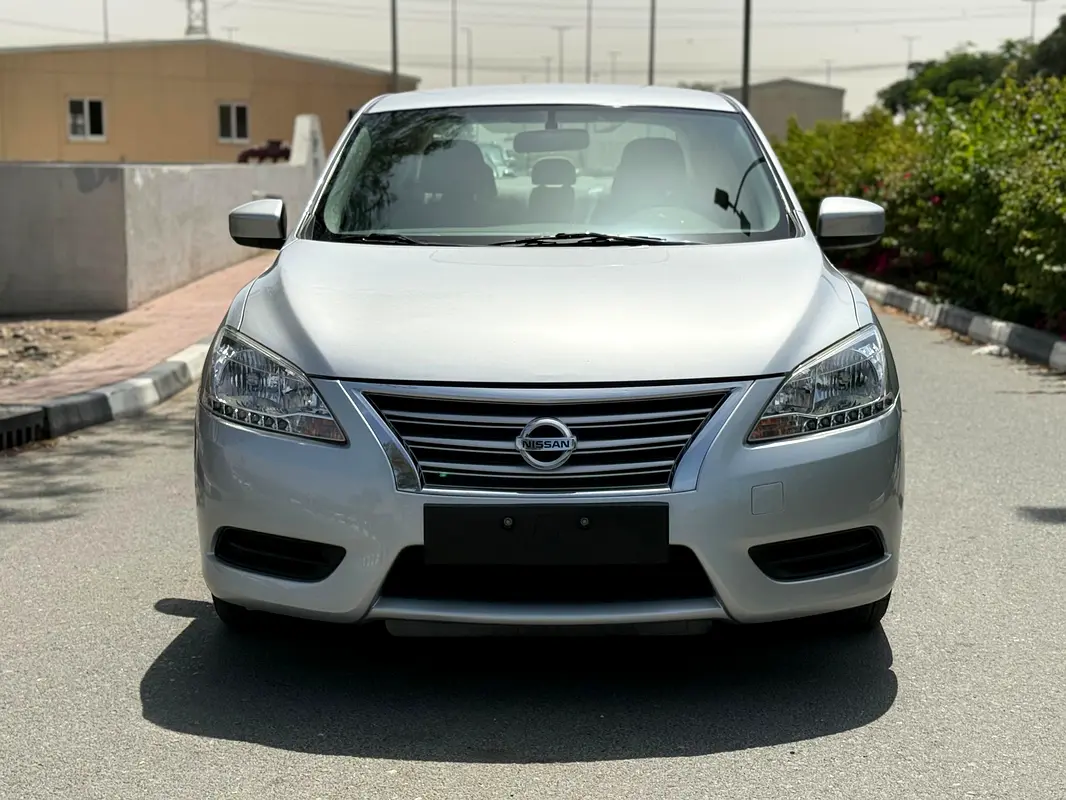 Nissan Sentra 2020 — photo 1 of 11