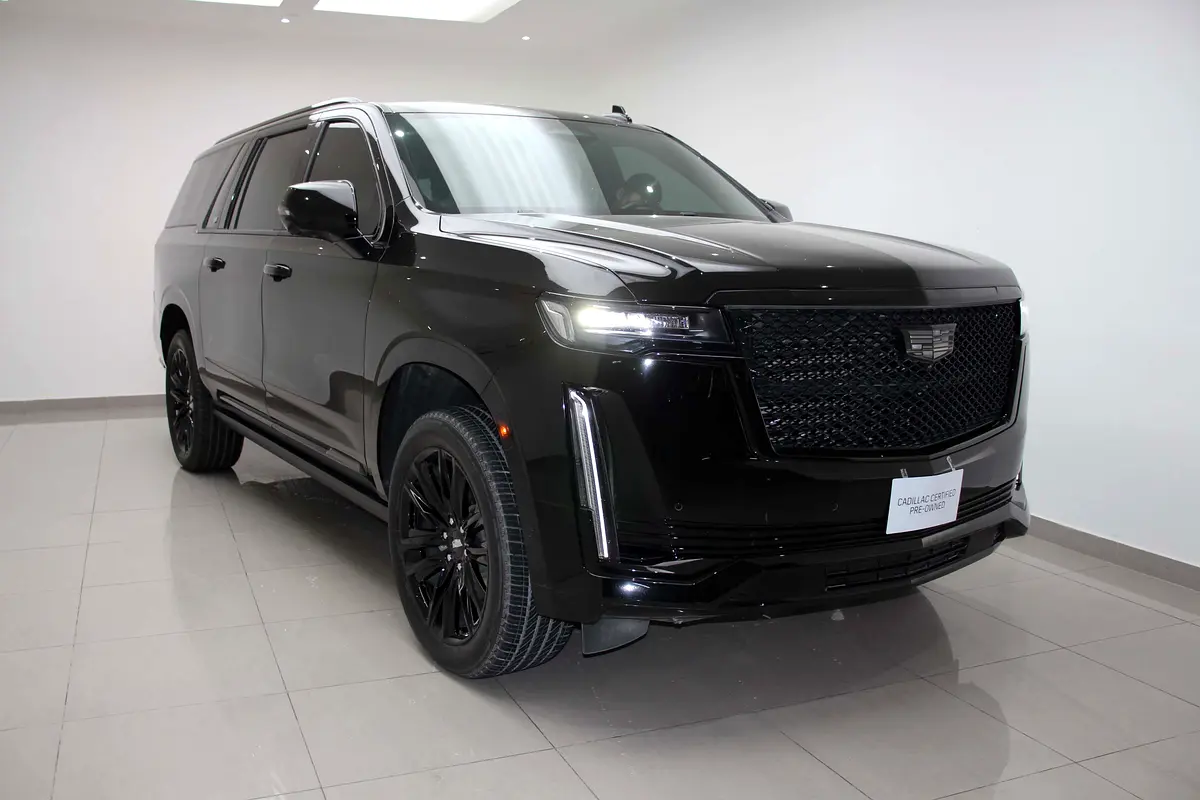 Cadillac Escalade 2024 — photo 1 of 10