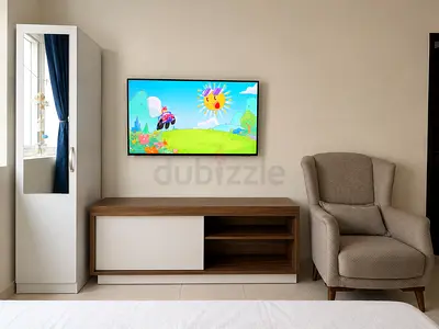 Wood  White TV Console / Entertainment Unit in Good Condition