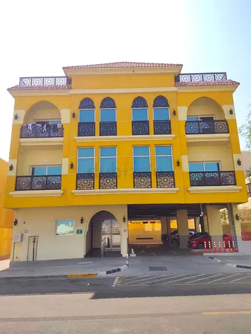 FAMILY BUILDING / PRIME LOCATION