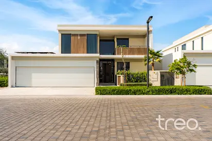Pool View | 5 Bed Large | Large Corner Plot