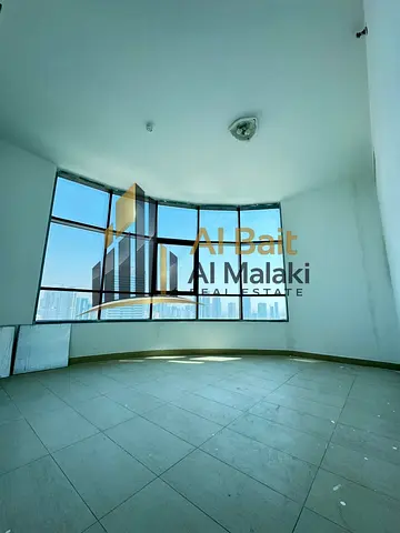 شقة للايجار السنوي المنطقة : القصباء عداد الغرف:3 ماستر الحمامات :4 تكيف : مركزي مجاني