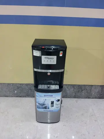 Bottom load water dispenser