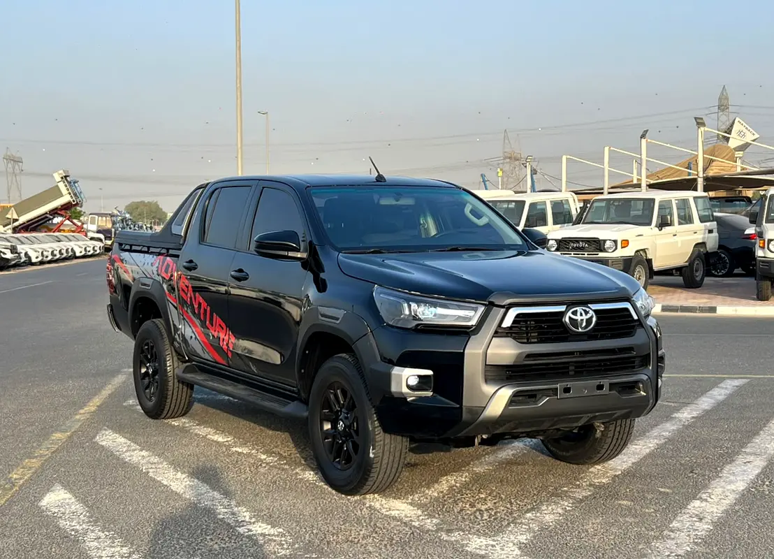 Toyota Hilux 2022 — photo 1 of 19