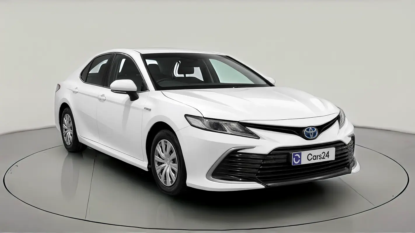 Toyota Camry 2024 — photo 1 of 13