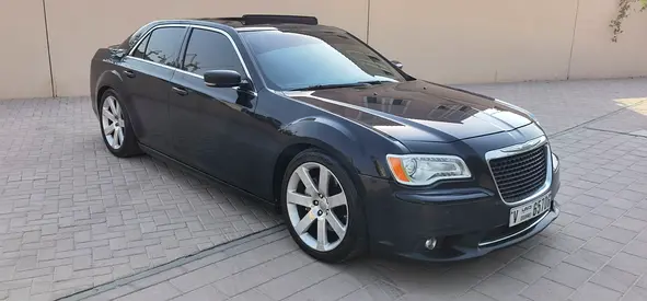 2014 Chrysler 300C SRT8 | GCC Specs | Performance  Luxury