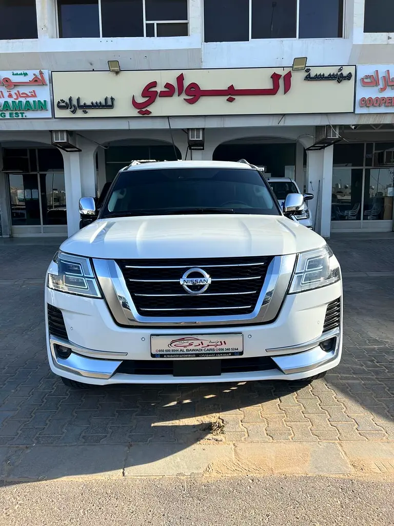 Nissan Patrol 2020 — photo 1 of 10