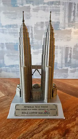 Metal Souvenir Model of Petronas Twin Towers (Kuala Lumpur)