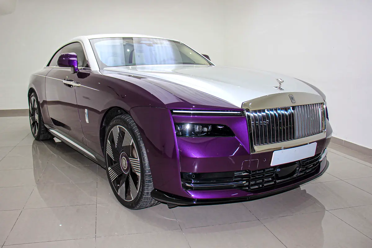 Rolls-Royce Spectre 2024 — photo 1 of 10