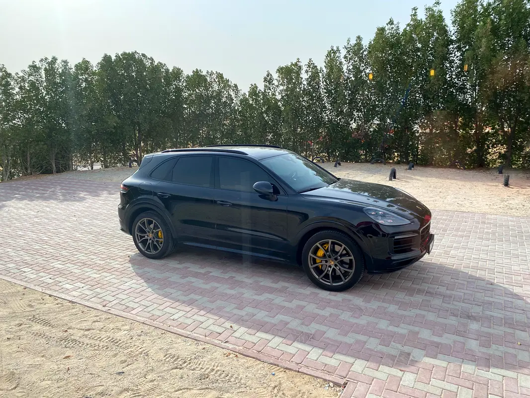 Porsche Cayenne 2019 — photo 1 of 18