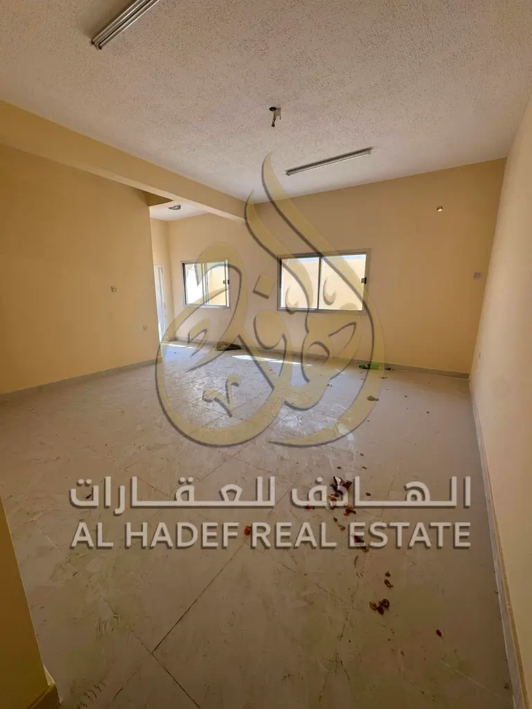 بيت للإيجار في الجزات | 5 غرف وصالة | مدخل مستقل بسعر مميز