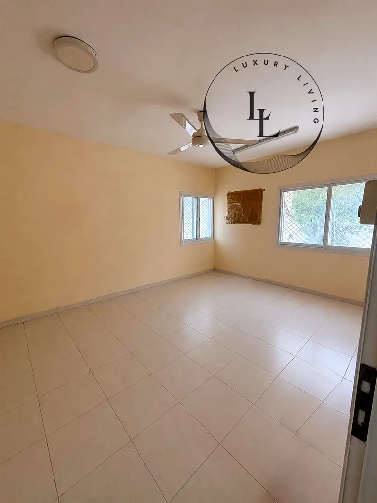 Spacious 5 bedroom hall villa lawn area / al jazzat area