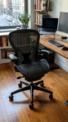 Herman Miller Aeron-style