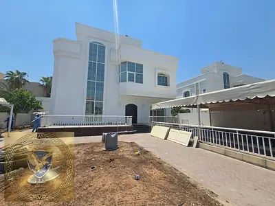 للإيجار السنوي فيلا فخمة مجددة بالكامل بمساحة واسعة وتشطيب حديث