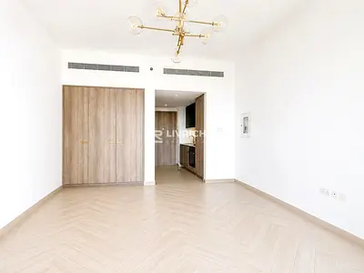 STYLISH N MODERN | PRIME LOCATION | POOL VIEW