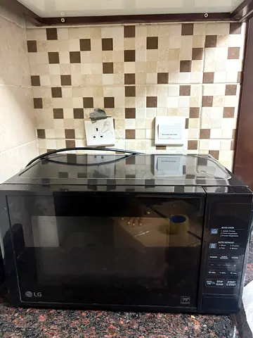 LG Digital Microwave Oven in Black