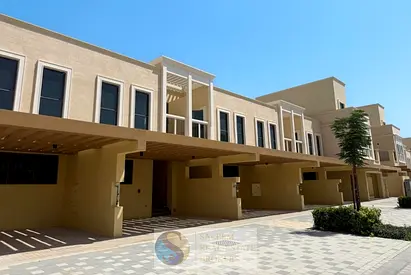 فيلا تاون هاوس من 4 غرف نوم | داماك لاجونز في مالطا | إطلالات على المدينة والفناء