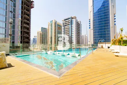 MIDDLE FLOOR UNIT | SPACIOUS LAYOUT | CONVERTIBLE