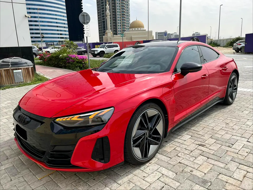 Audi e-tron GT 2022 — photo 1 of 18