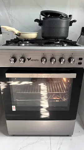 Veneto Stainless Steel Gas Range with Oven - Good Working Condition