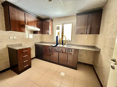 Family building ready to move apartment at prime location
