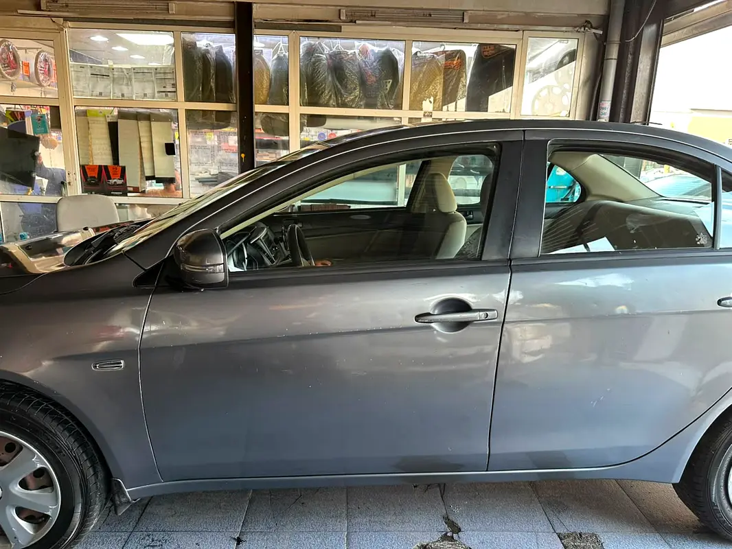 Mitsubishi Lancer 2015 — photo 1 of 7