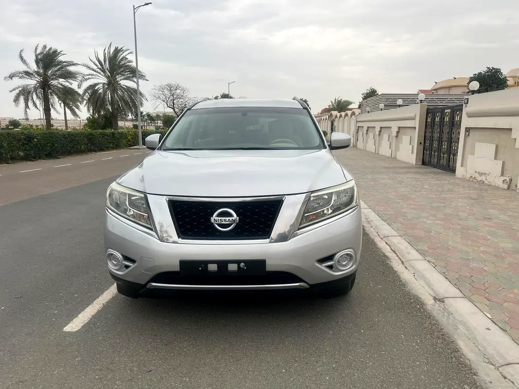 Nissan Pathfinder 2014 — photo 1 of 20