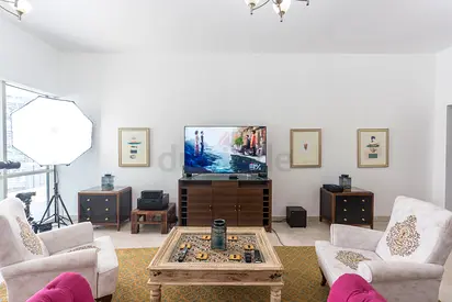 No calls whatsapp only - Big master bedroom in huge apt in marina