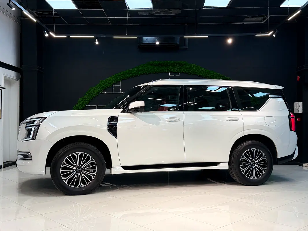 Nissan Patrol 2025 — photo 1 of 20