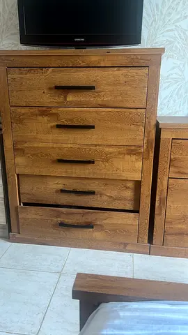 Chest of drawers
