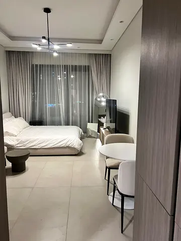 BRAND NEW STUIDO IN BRAND NEW BULDING